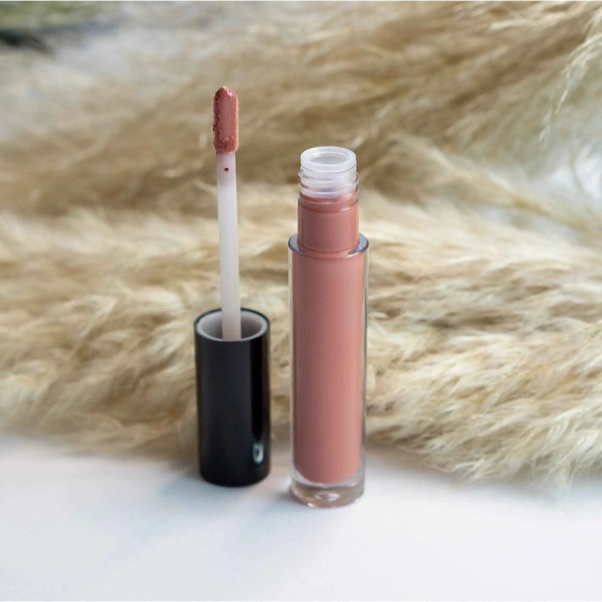 Lip Gloss Glamor - Shine with Radiant Color and Hydration - Lumifique